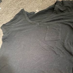 Black T-shirt with front pocket! Size XL.